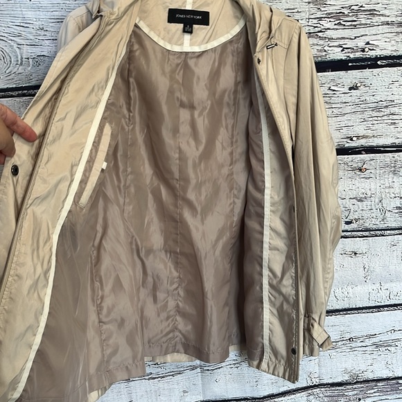 Jones New York Beige Windbreaker Parka Lightweight Fall Jacket Size S - Picture 16 of 17